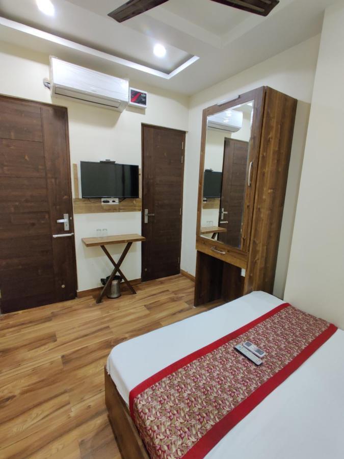 Hotel 56 - 200 Meter From Golden Temple Amritsar Eksteriør billede